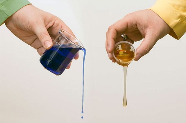 Какво е визкозитет на маслото и защо е толкова важен? motor oil.jpg